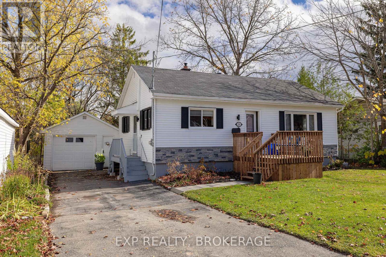 215 Victoria Avenue, Gananoque, Ontario  K7G 2S3 - Photo 2 - X12485124