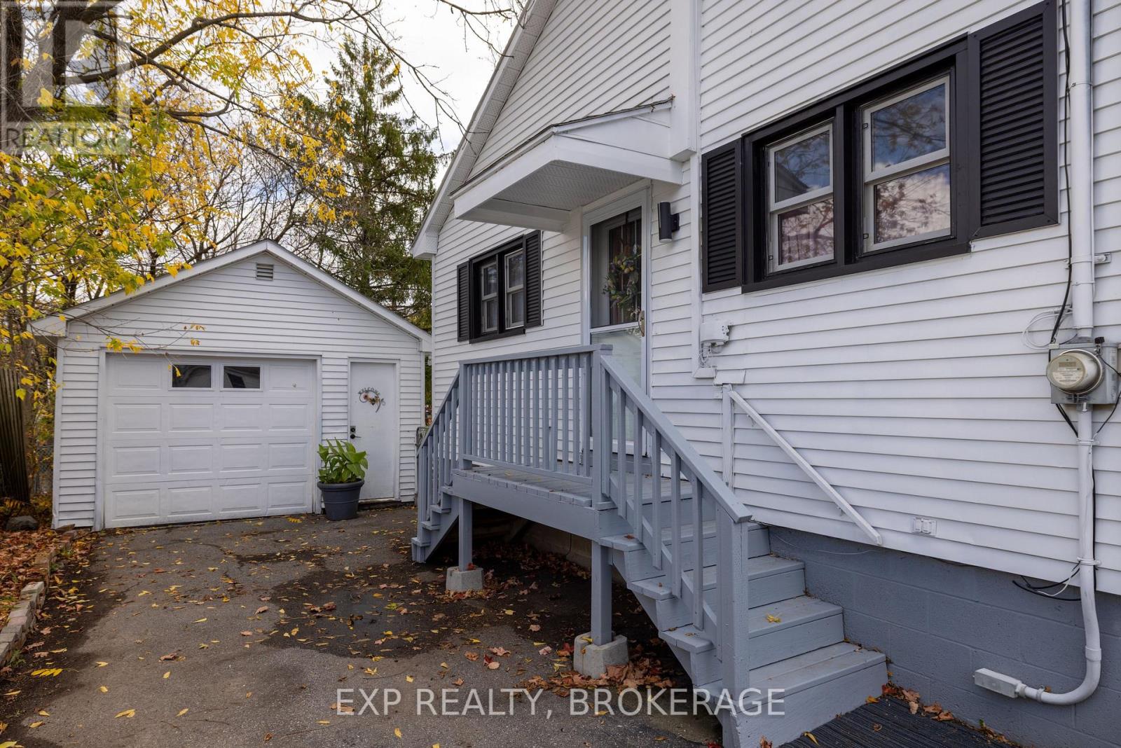 215 Victoria Avenue, Gananoque, Ontario  K7G 2S3 - Photo 22 - X12485124