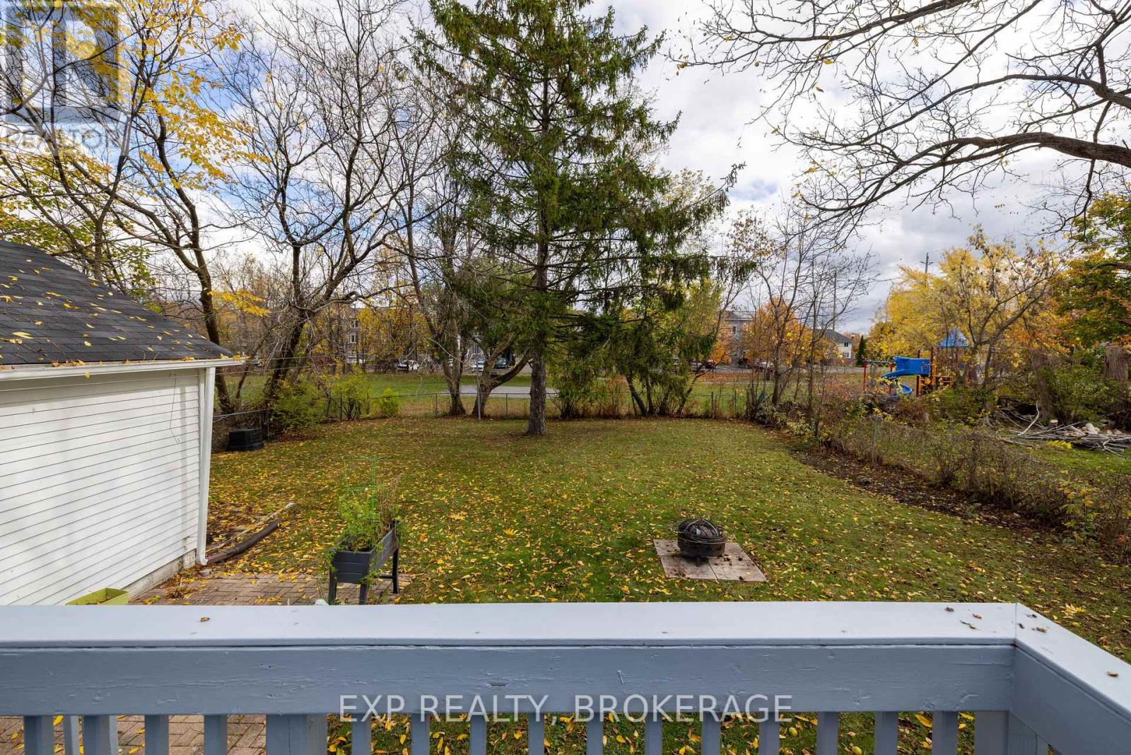 215 Victoria Avenue, Gananoque, Ontario  K7G 2S3 - Photo 27 - X12485124