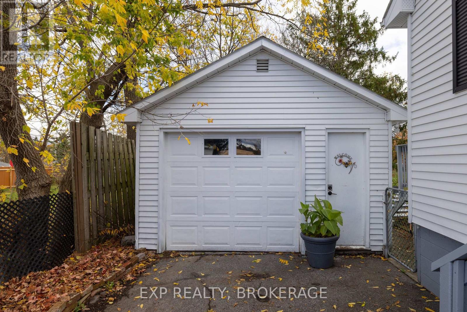 215 Victoria Avenue, Gananoque, Ontario  K7G 2S3 - Photo 29 - X12485124