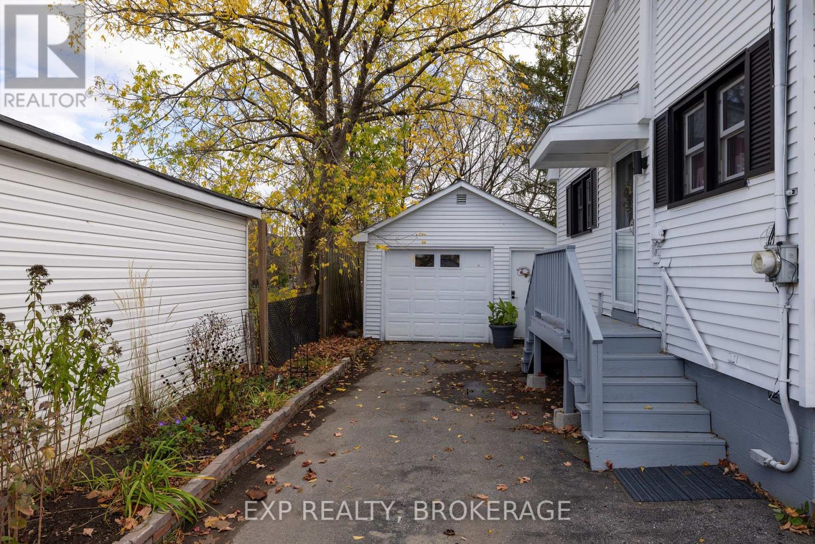 215 Victoria Avenue, Gananoque, Ontario  K7G 2S3 - Photo 30 - X12485124