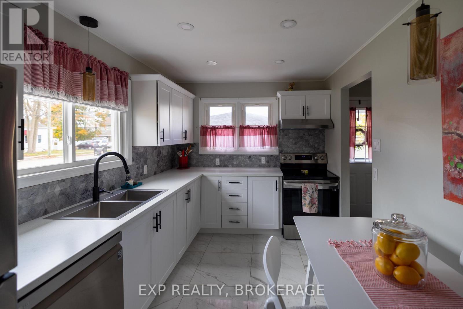 215 Victoria Avenue, Gananoque, Ontario  K7G 2S3 - Photo 36 - X12485124