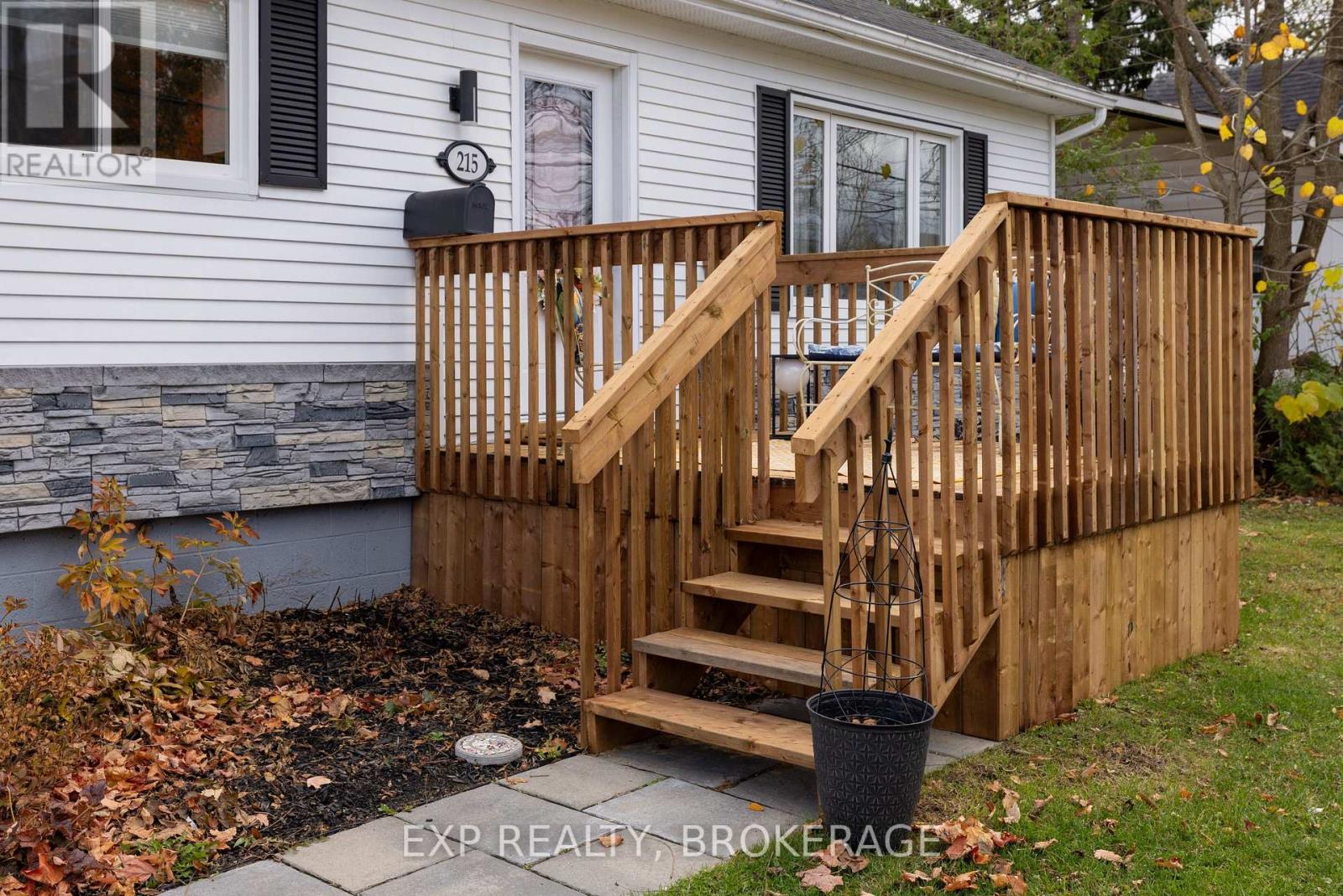 215 Victoria Avenue, Gananoque, Ontario  K7G 2S3 - Photo 4 - X12485124