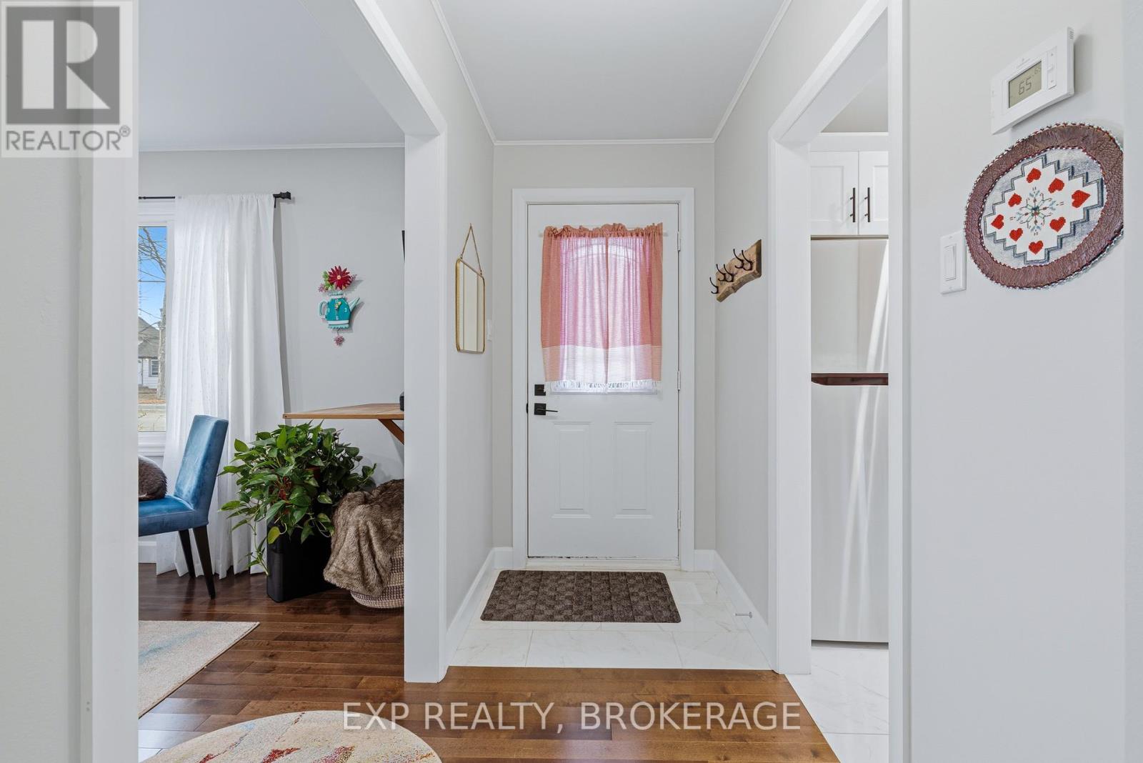 215 Victoria Avenue, Gananoque, Ontario  K7G 2S3 - Photo 5 - X12485124