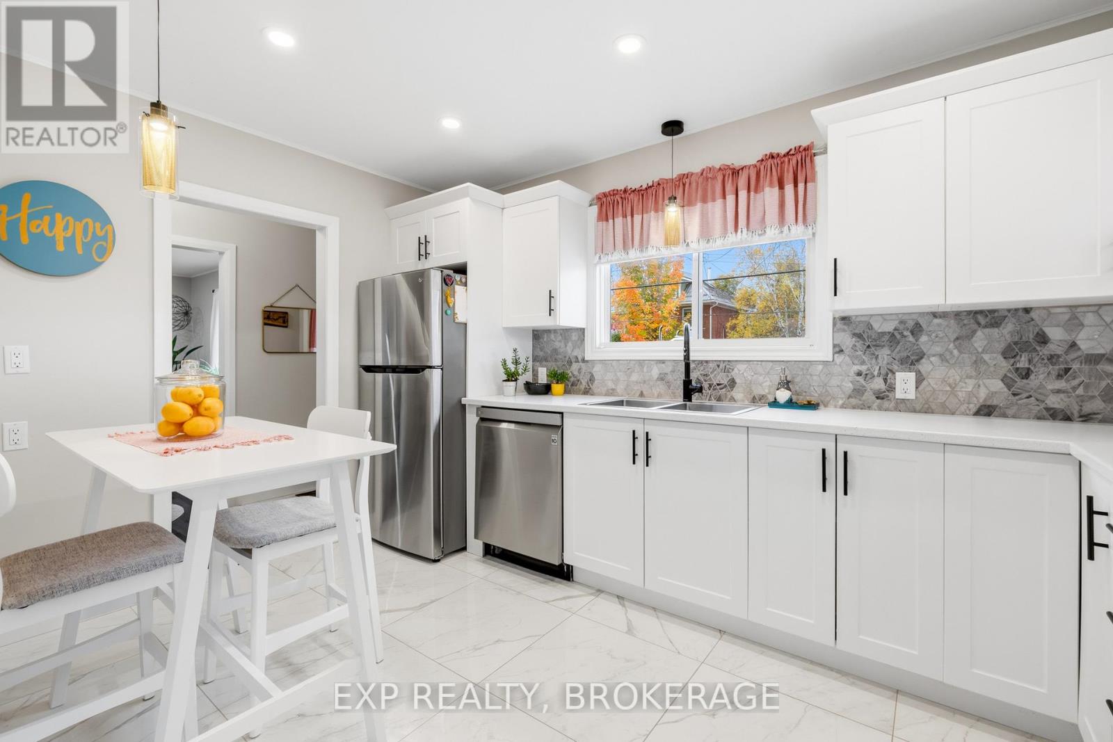 215 Victoria Avenue, Gananoque, Ontario  K7G 2S3 - Photo 6 - X12485124