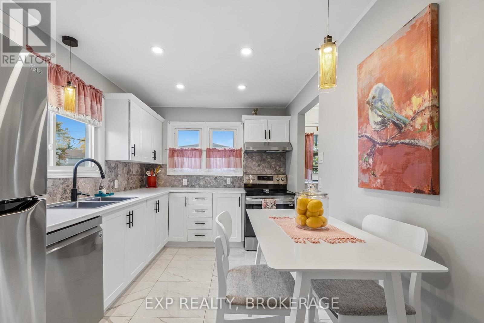 215 Victoria Avenue, Gananoque, Ontario  K7G 2S3 - Photo 7 - X12485124