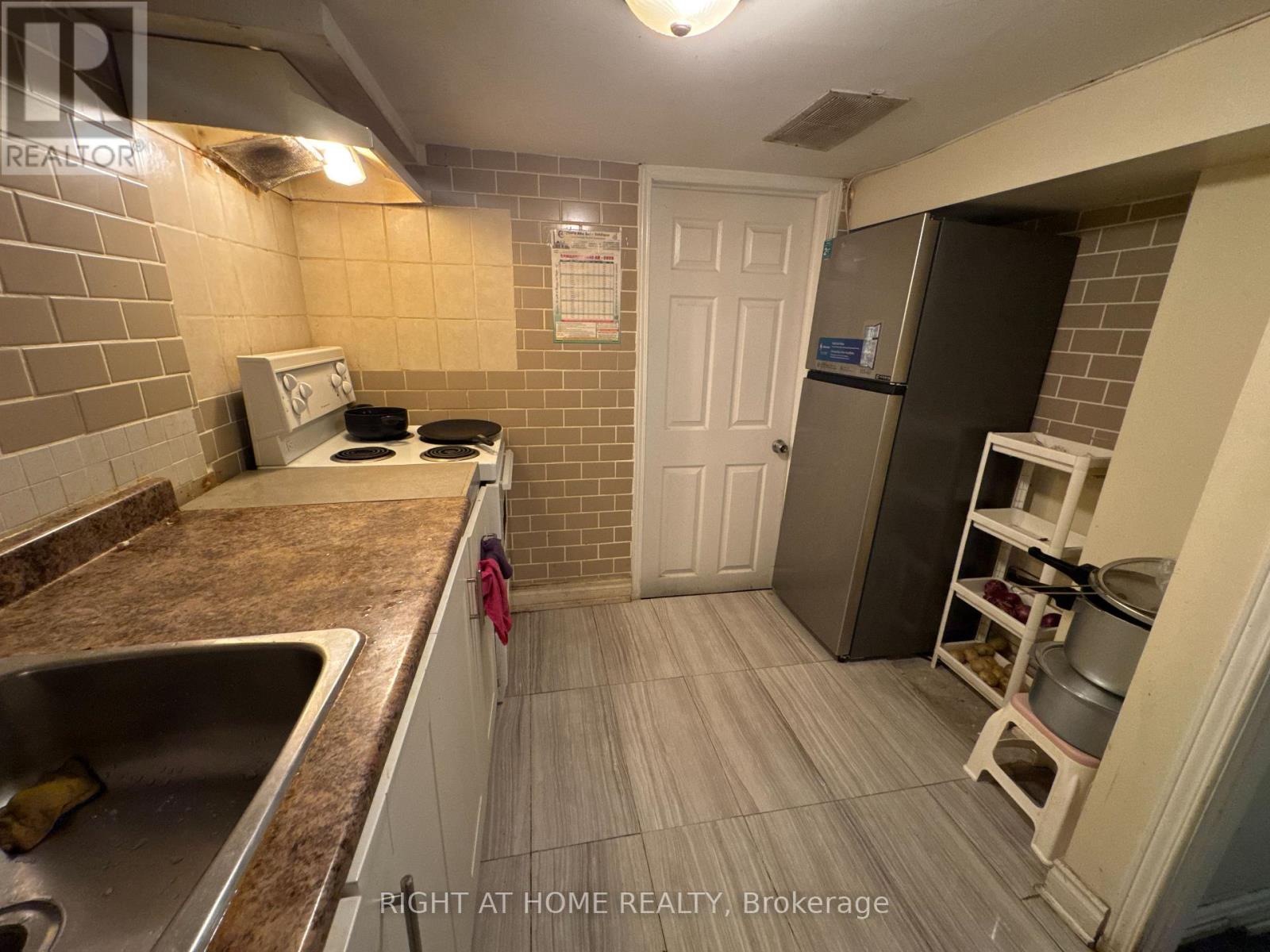 Basement - 35 Commonwealth Avenue, Toronto, Ontario  M1K 4K1 - Photo 12 - E12453622