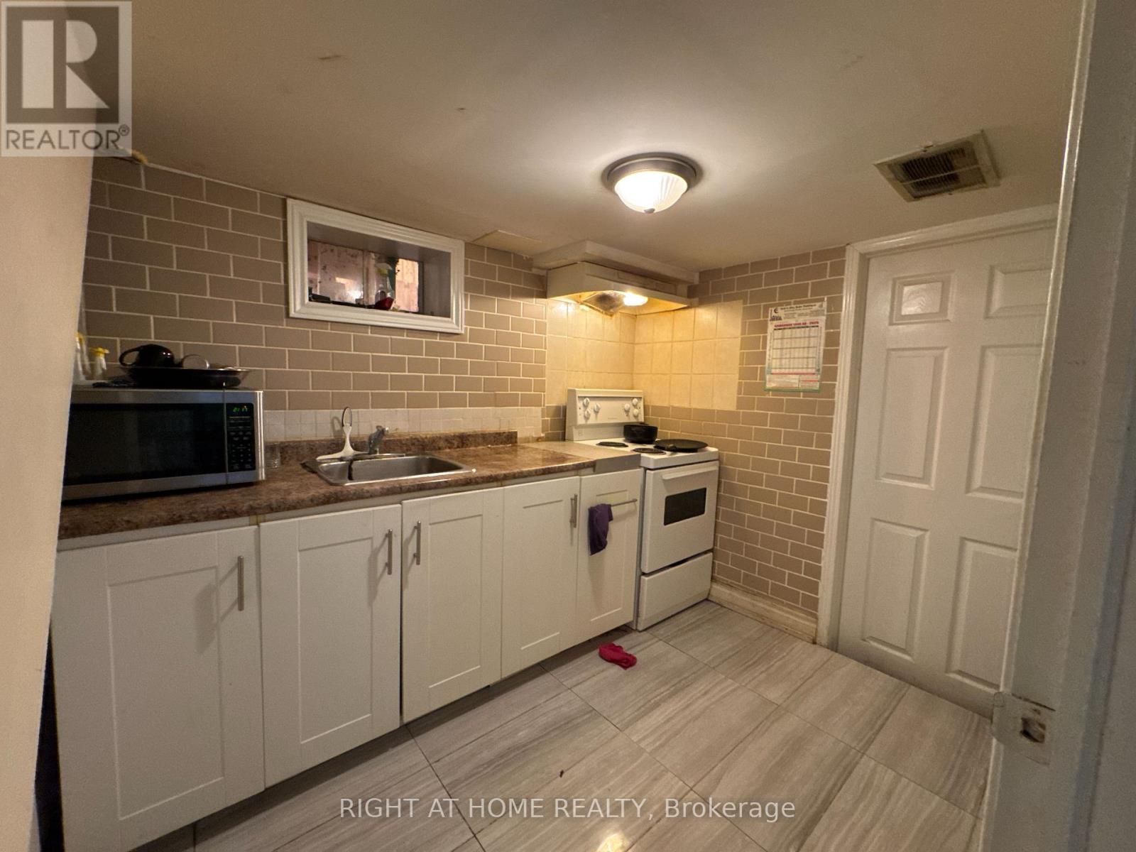 Basement - 35 Commonwealth Avenue, Toronto, Ontario  M1K 4K1 - Photo 10 - E12453622