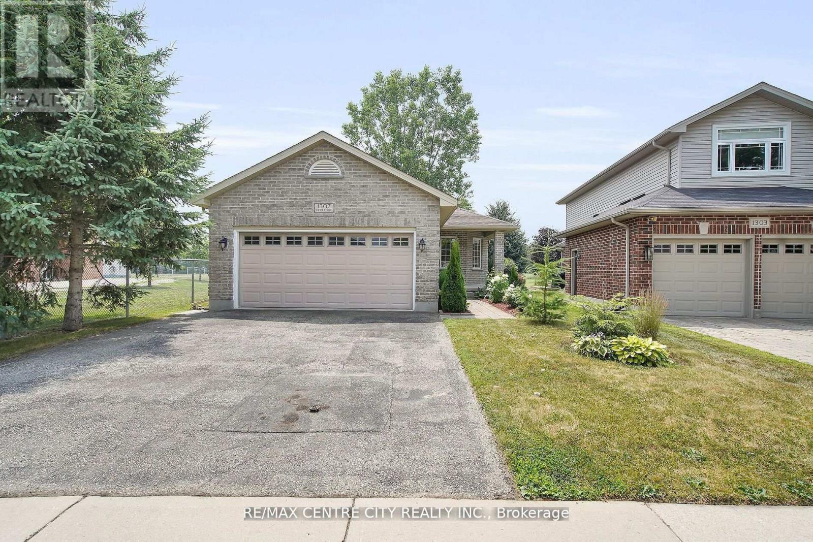 1307 Nicole Avenue, London North, Ontario  N5X 4M7 - Photo 2 - X12485138