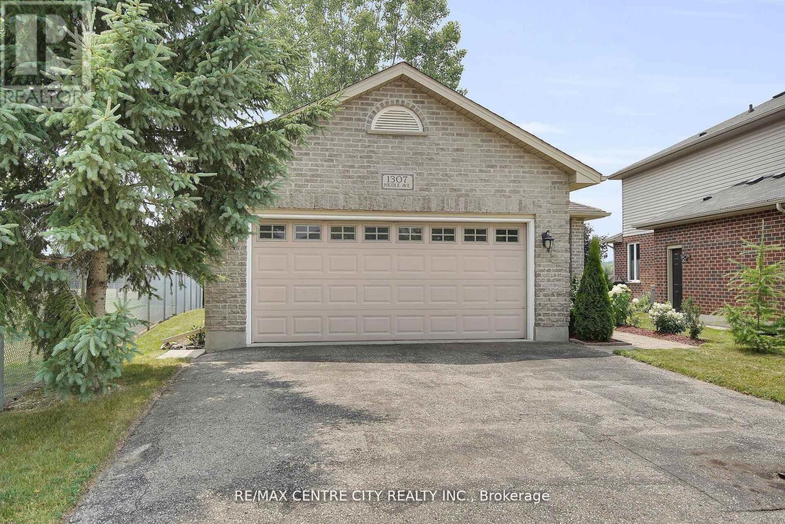 1307 Nicole Avenue, London North, Ontario  N5X 4M7 - Photo 3 - X12485138