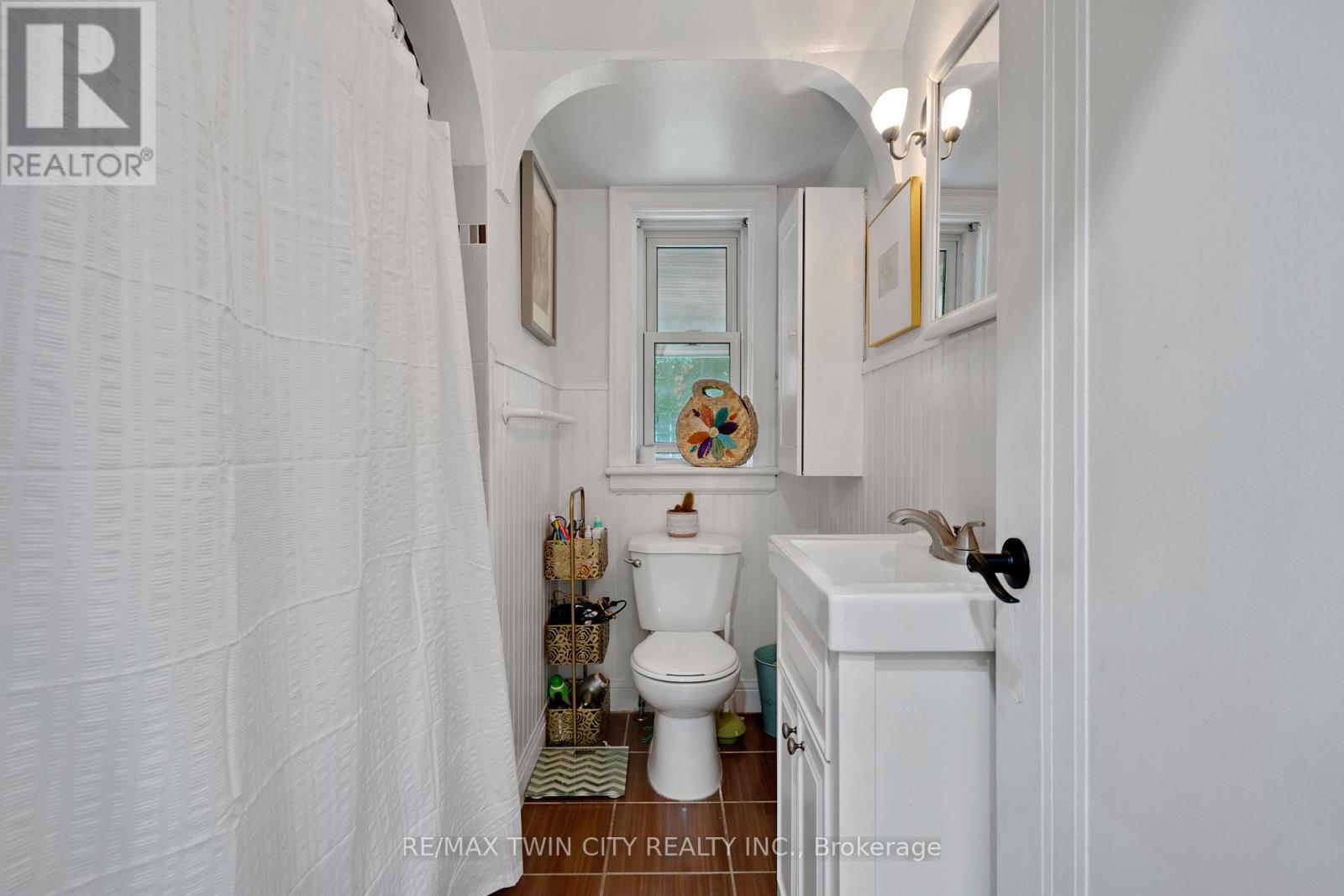 360 Luella Street, Kitchener, Ontario  N2H 2J4 - Photo 29 - X12485086