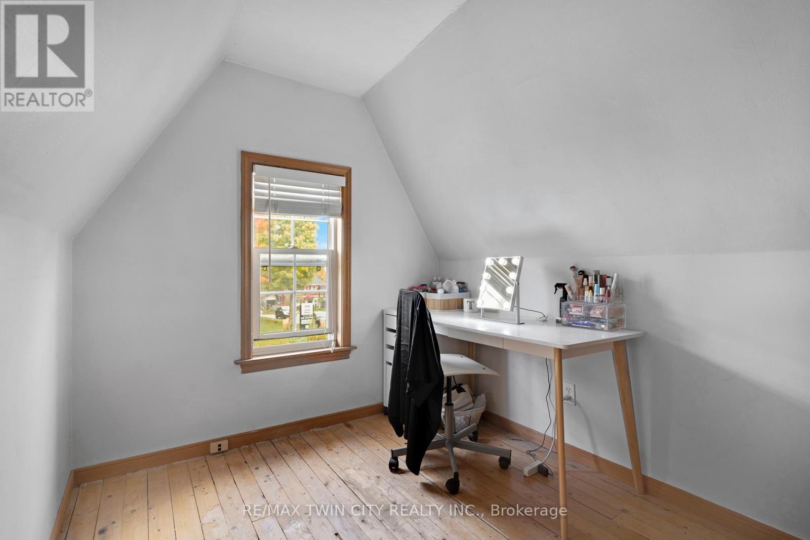 360 Luella Street, Kitchener, Ontario  N2H 2J4 - Photo 37 - X12485086