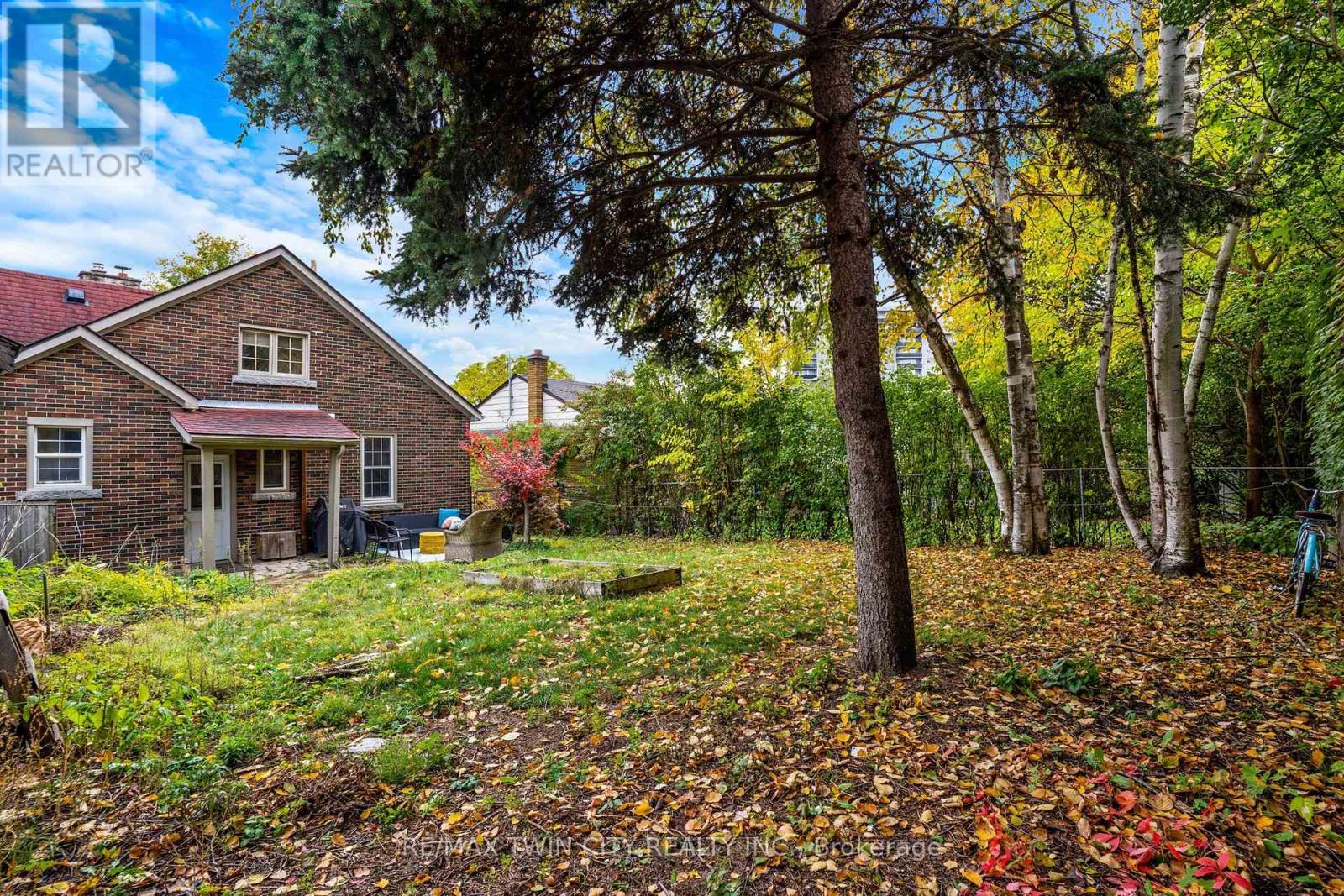 360 Luella Street, Kitchener, Ontario  N2H 2J4 - Photo 42 - X12485086