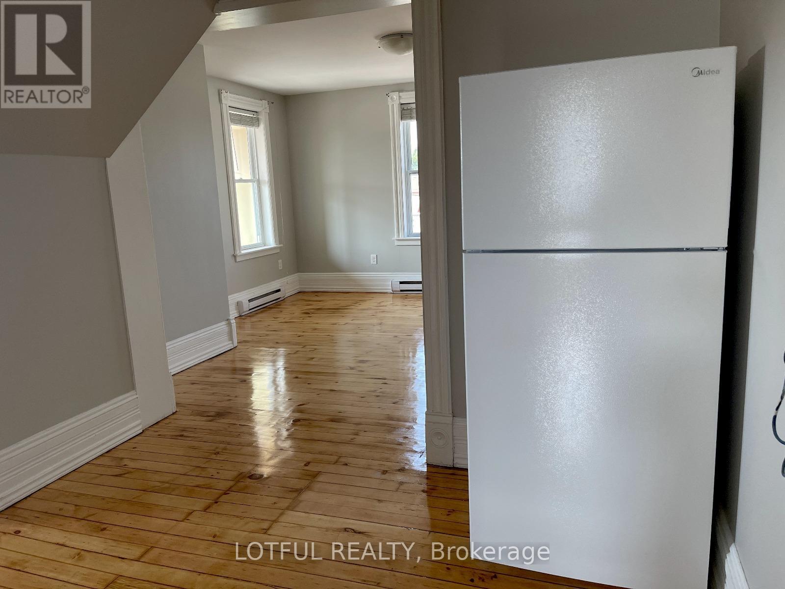 2 - 2084 Dundas Street, Edwardsburgh/cardinal, Ontario  K0E 1E0 - Photo 4 - X12485152