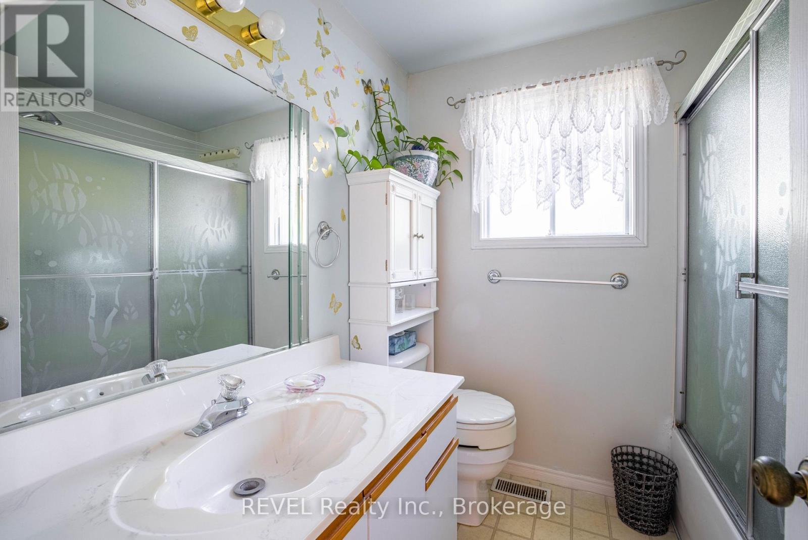 37 Manchester Avenue, St. Catharines, Ontario  L2R 1N9 - Photo 16 - X12485114