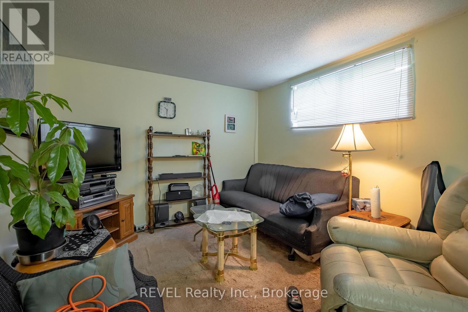 37 Manchester Avenue, St. Catharines, Ontario  L2R 1N9 - Photo 21 - X12485114