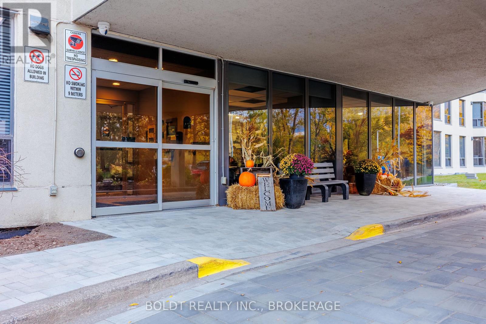 809 - 81 Scott Street, St. Catharines, Ontario  L2N 7L5 - Photo 2 - X12485120