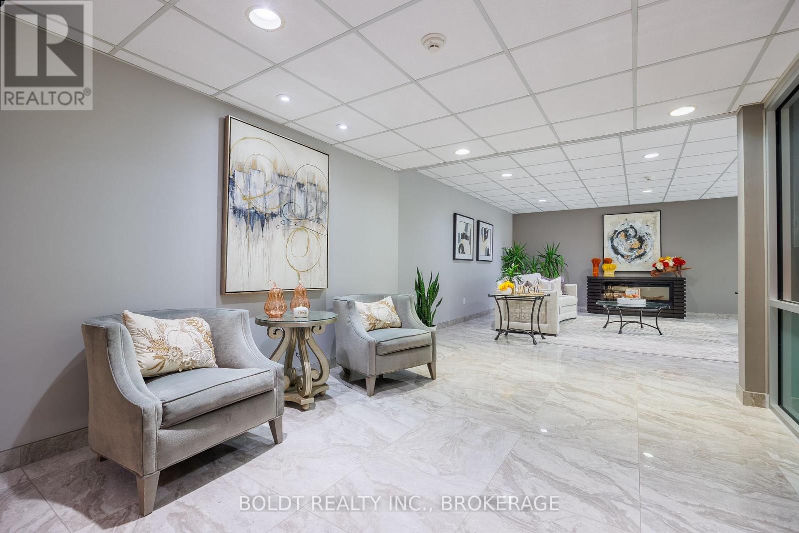 809 - 81 Scott Street, St. Catharines, Ontario  L2N 7L5 - Photo 3 - X12485120