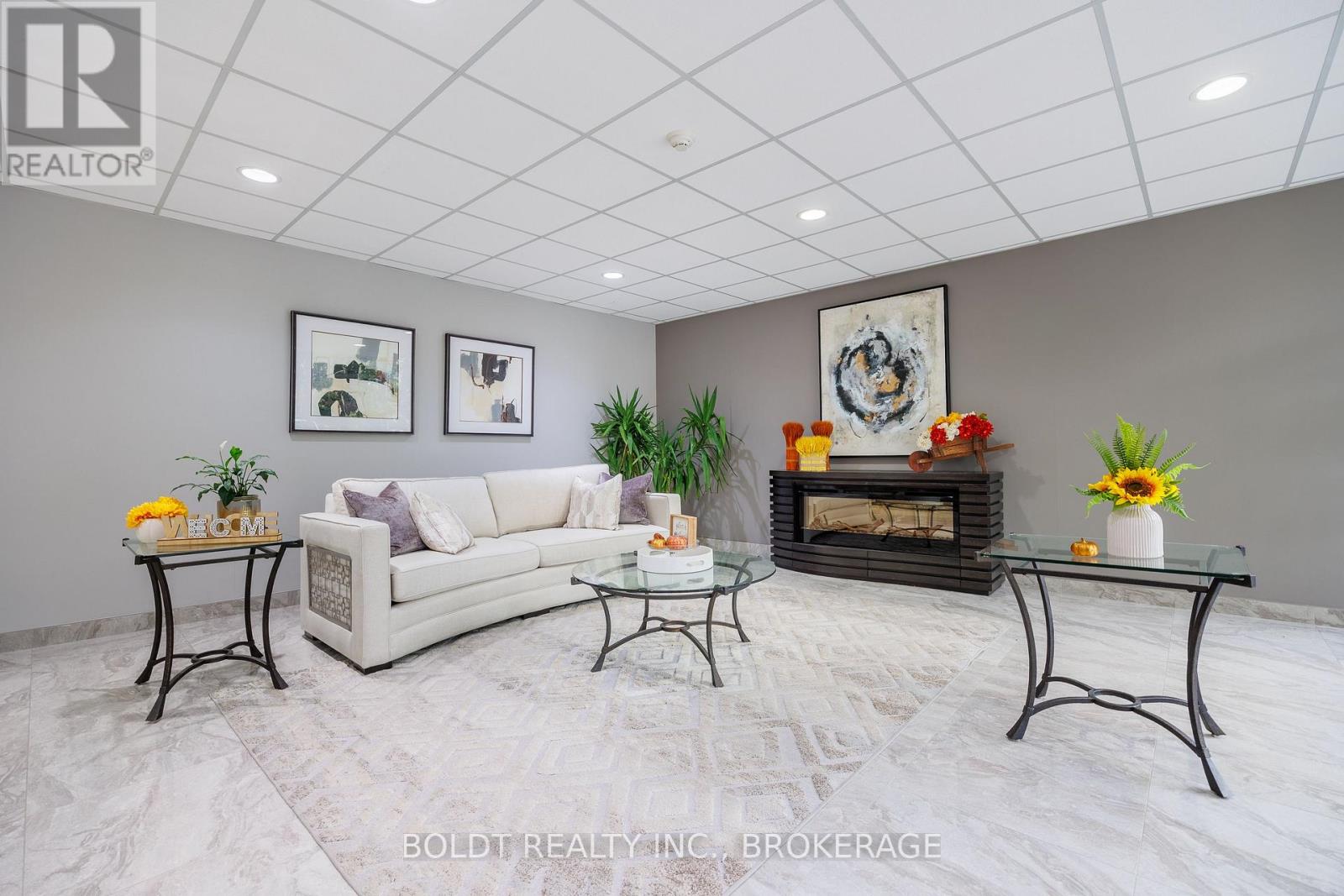 809 - 81 Scott Street, St. Catharines, Ontario  L2N 7L5 - Photo 4 - X12485120