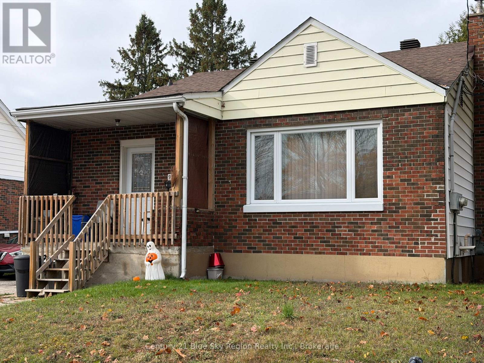 973 Ann Street, North Bay (Central), Ontario  P1B 5M3 - Photo 2 - X12485145