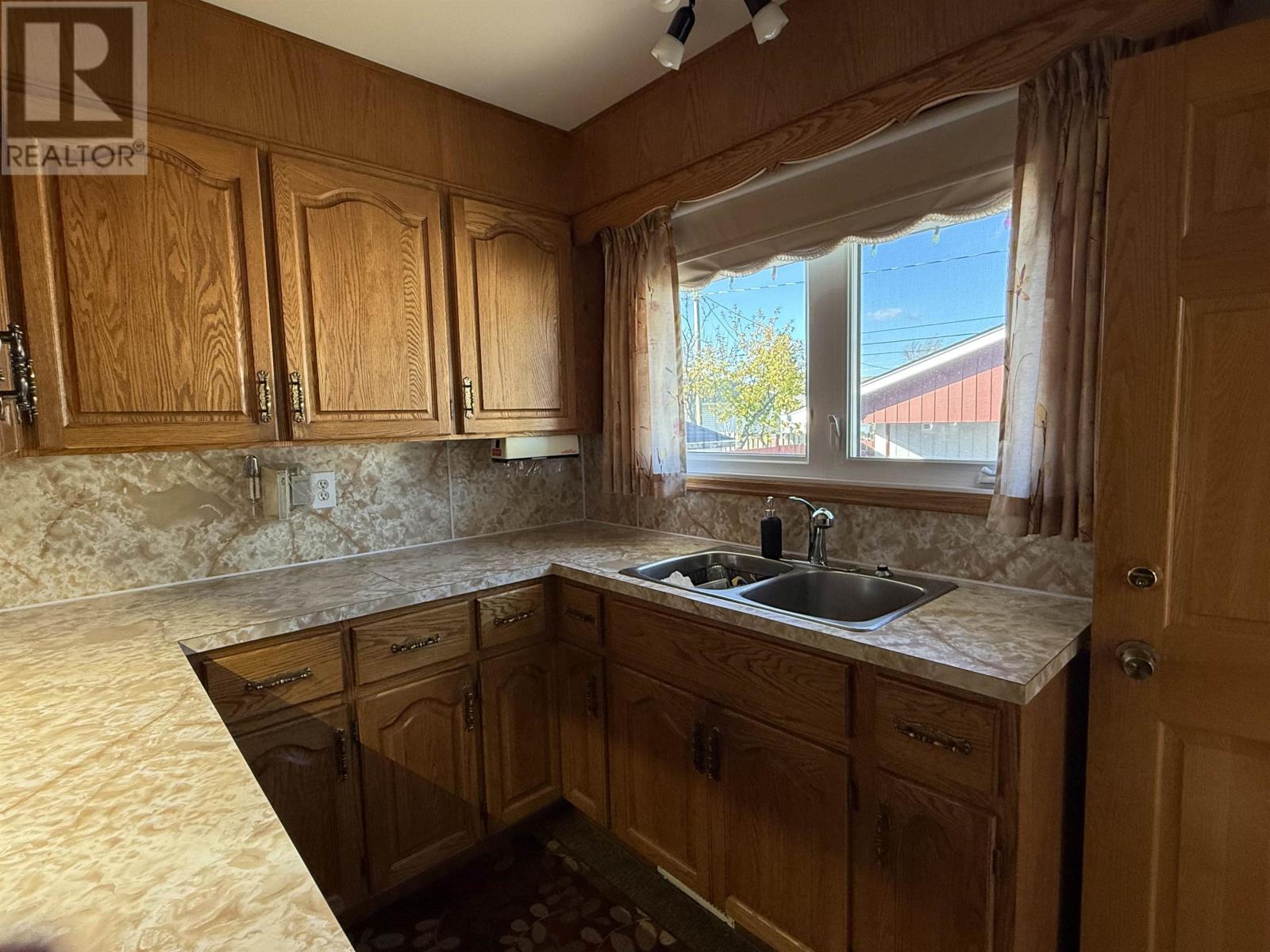 417 Brown Street, Thunder Bay, Ontario  P7E 2K1 - Photo 9 - TB253332