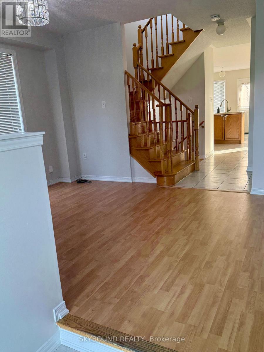 12 Sled Dog Road, Brampton, Ontario  L6R 0H8 - Photo 4 - W12454032