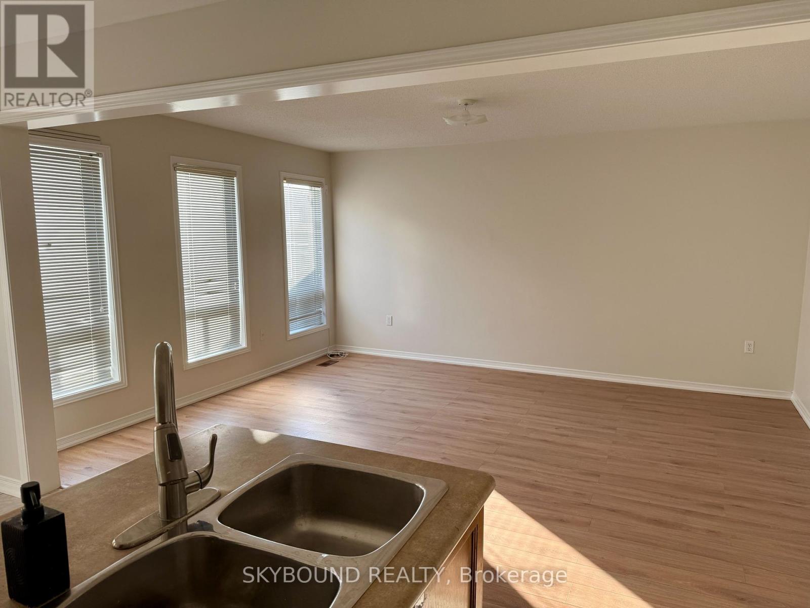 12 Sled Dog Road, Brampton, Ontario  L6R 0H8 - Photo 5 - W12454032