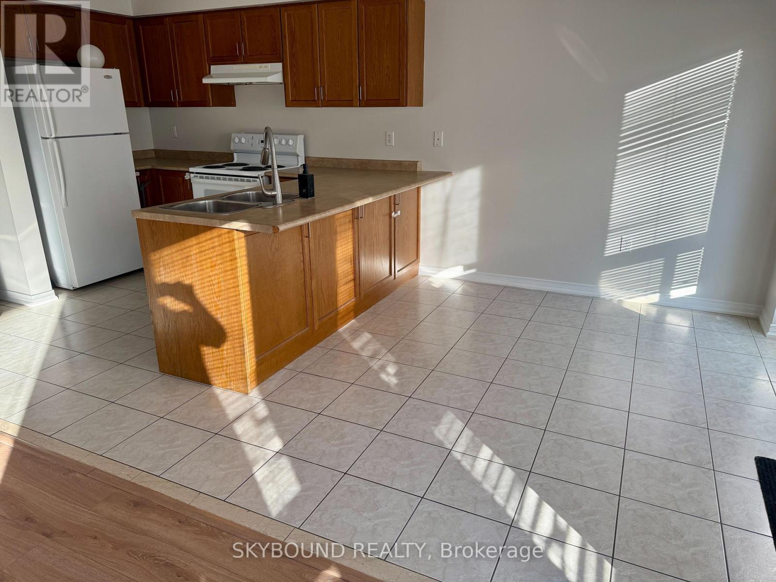 12 Sled Dog Road, Brampton, Ontario  L6R 0H8 - Photo 13 - W12454032