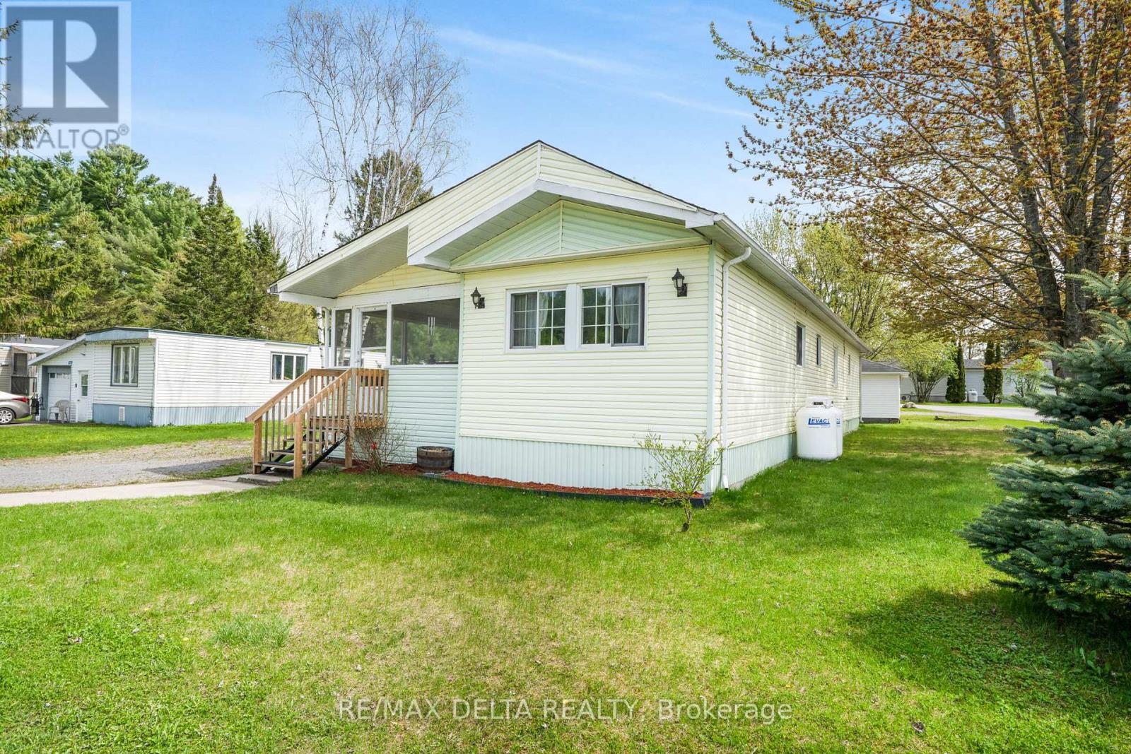 417 - 8250 County Road 17 Road, Clarence-Rockland, Ontario  K4K 1K7 - Photo 2 - X12484777
