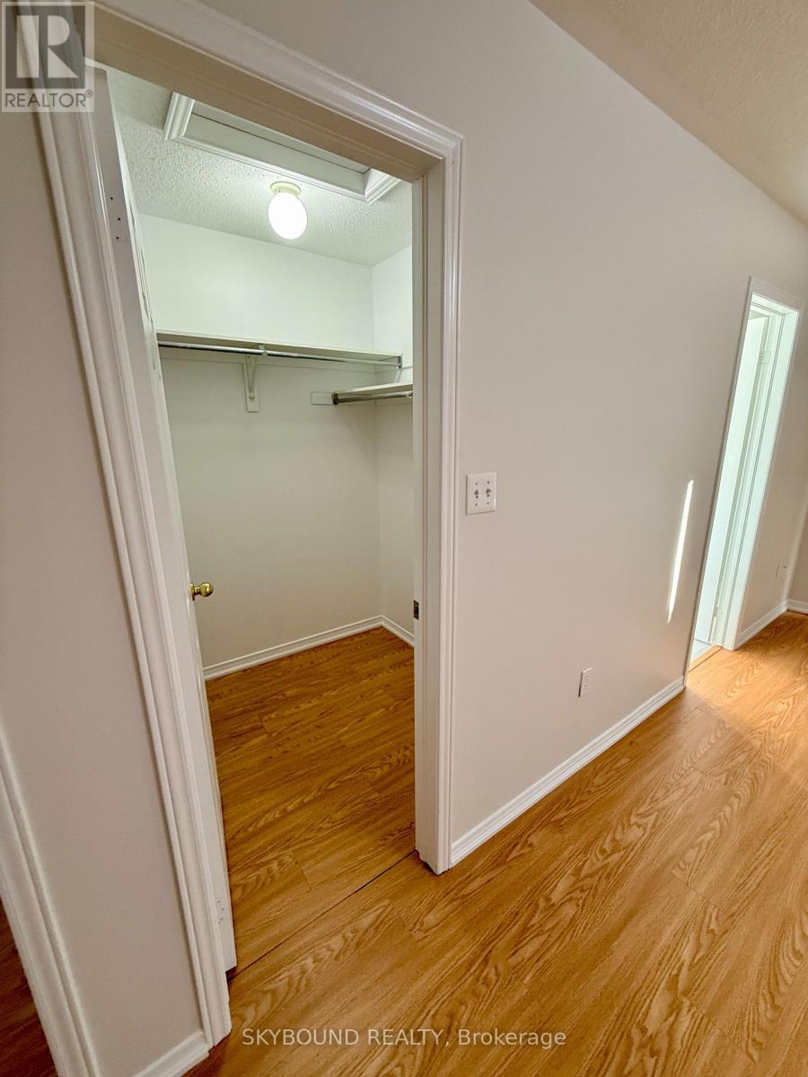 12 Sled Dog Road, Brampton, Ontario  L6R 0H8 - Photo 8 - W12454032