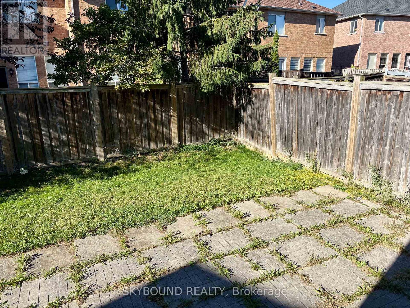 12 Sled Dog Road, Brampton, Ontario  L6R 0H8 - Photo 15 - W12454032