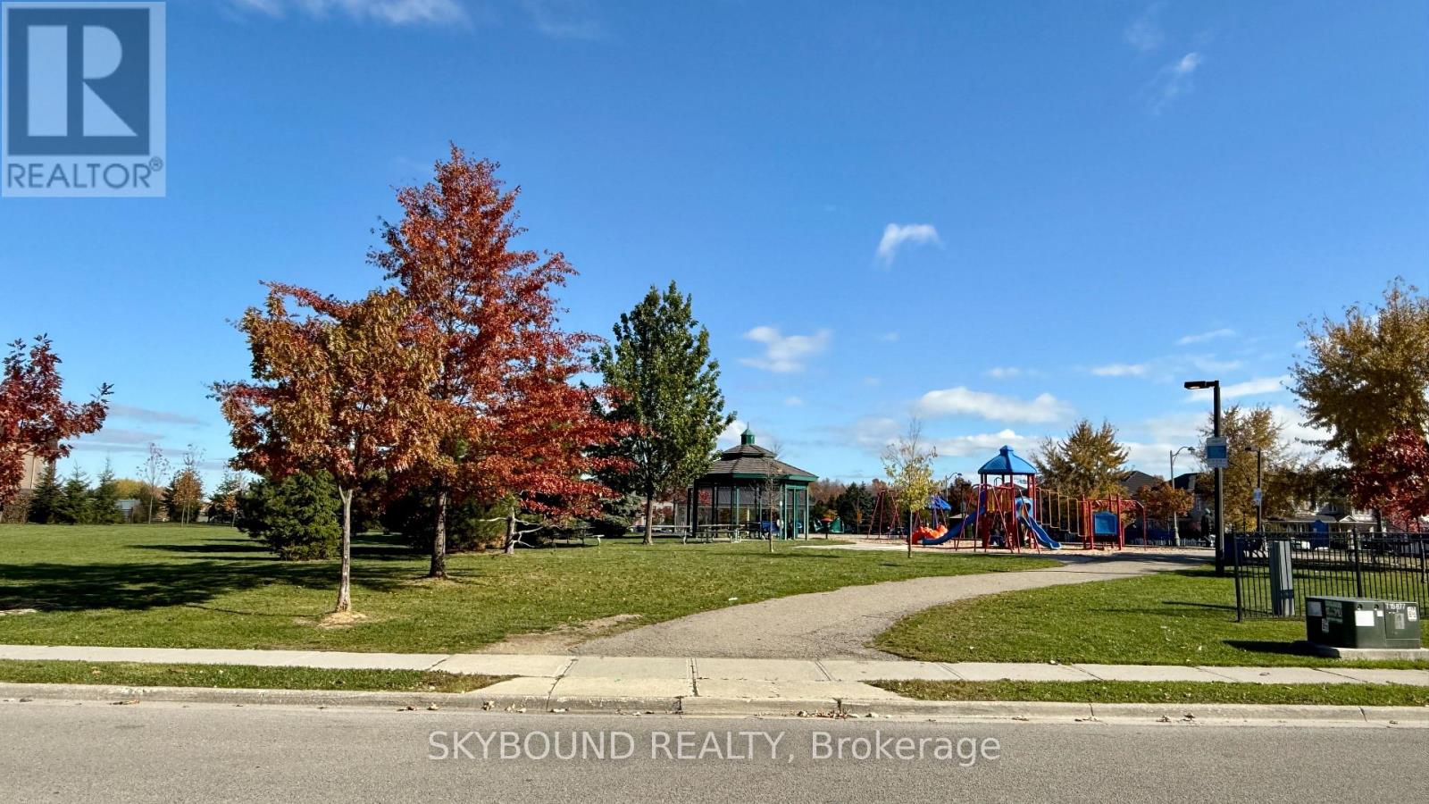 12 Sled Dog Road, Brampton, Ontario  L6R 0H8 - Photo 3 - W12454032