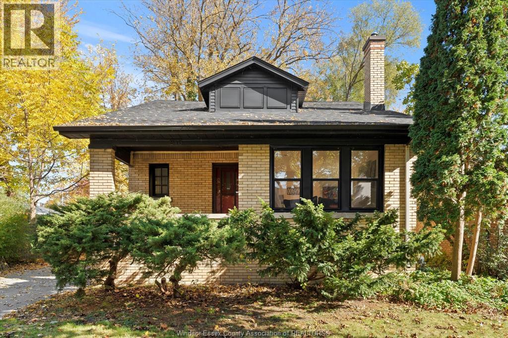 216 THOMPSON BOULEVARD, Windsor, Ontario