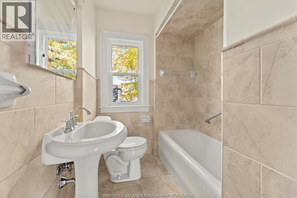 216 Thompson Boulevard, Windsor, Ontario  N8S 2G4 - Photo 15 - 25026449
