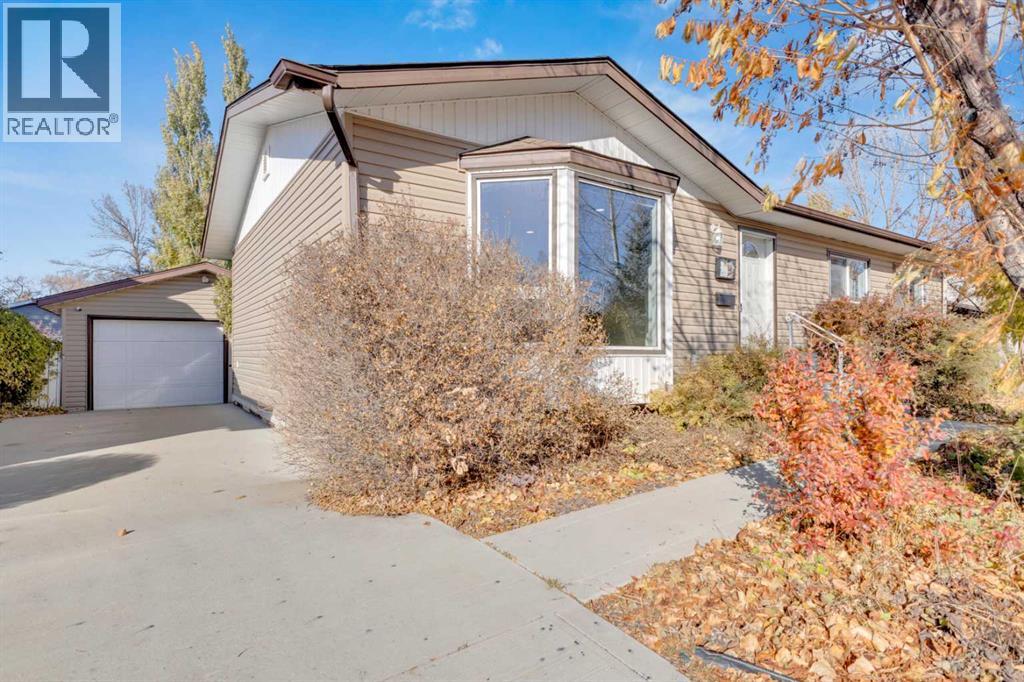 20 Stirling Close, Red Deer, Alberta  T4N 0A9 - Photo 1 - A2266550