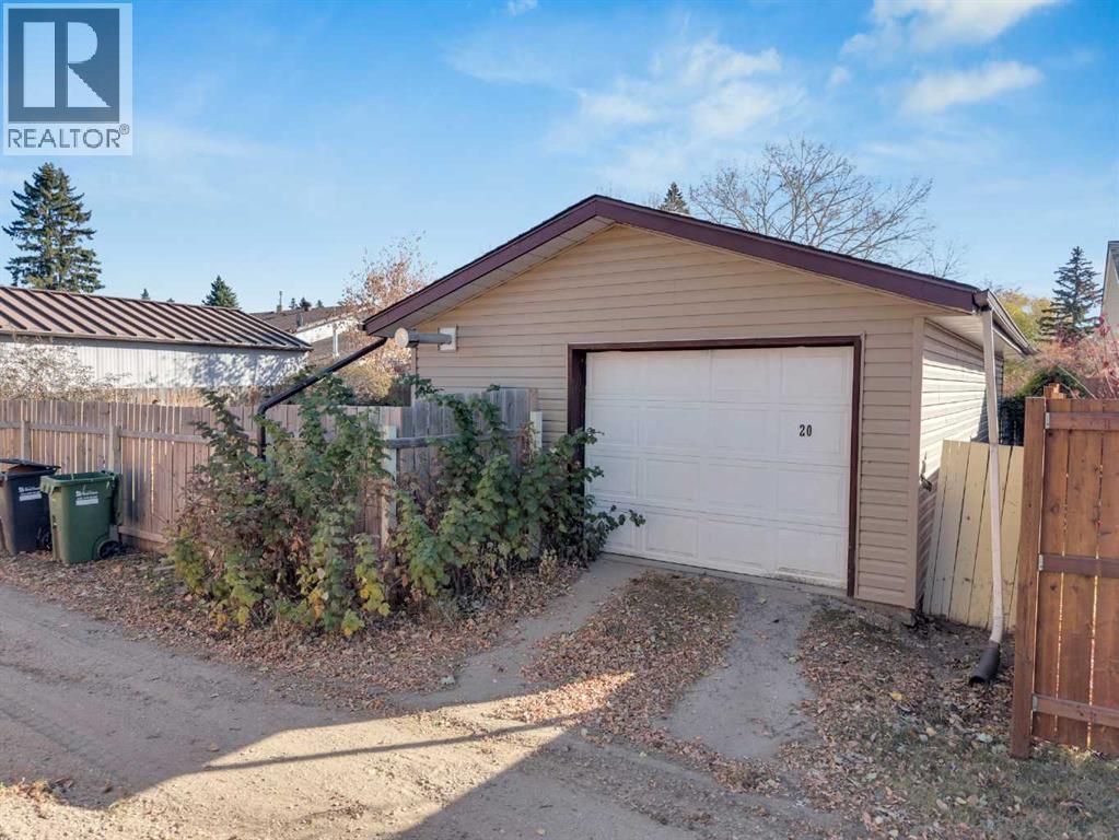 20 Stirling Close, Red Deer, Alberta  T4N 0A9 - Photo 3 - A2266550