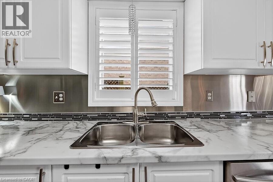 28 Woodbank Street, Hamilton, Ontario  L8J 3Y4 - Photo 9 - 40772809