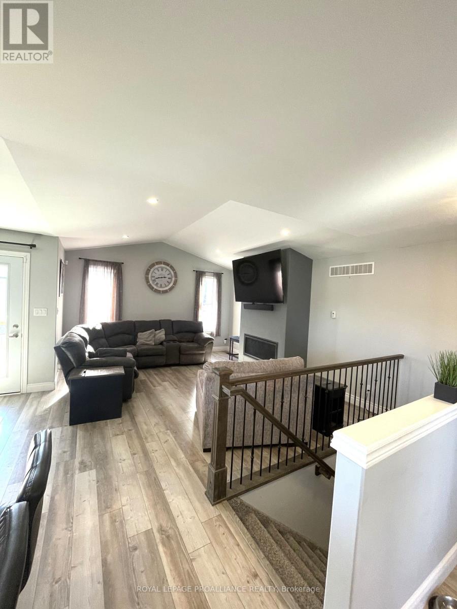 14 Lehtinen Crescent, Belleville, Ontario  K8P 0H4 - Photo 12 - X12485118