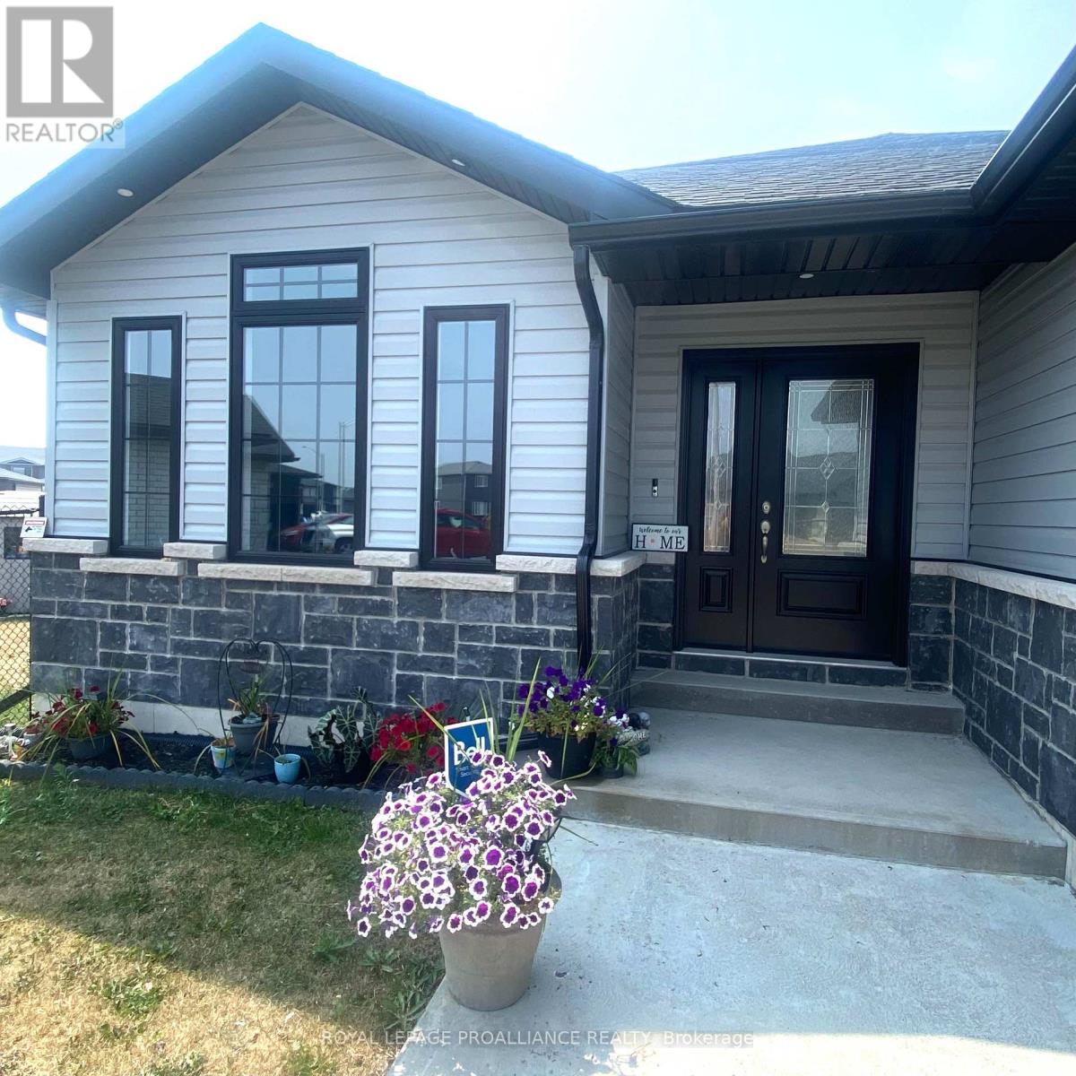 14 Lehtinen Crescent, Belleville, Ontario  K8P 0H4 - Photo 2 - X12485118