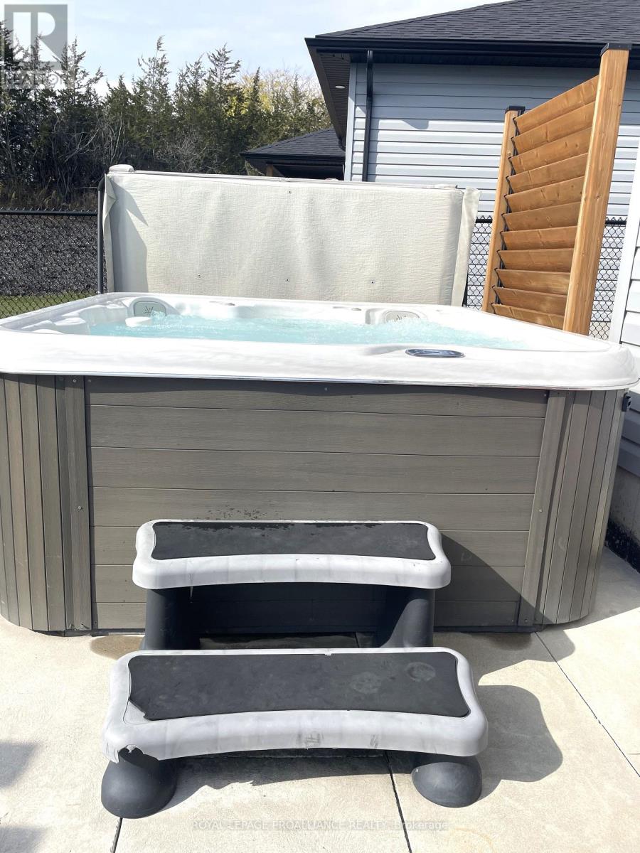 14 Lehtinen Crescent, Belleville, Ontario  K8P 0H4 - Photo 39 - X12485118