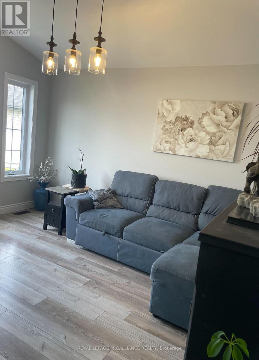 14 Lehtinen Crescent, Belleville, Ontario  K8P 0H4 - Photo 6 - X12485118