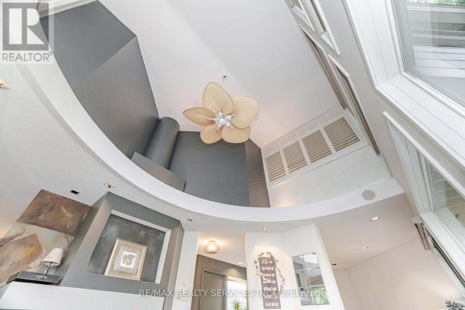 4296 Village Park Drive, Lincoln, Ontario  L3J 0J1 - Photo 11 - X12484649