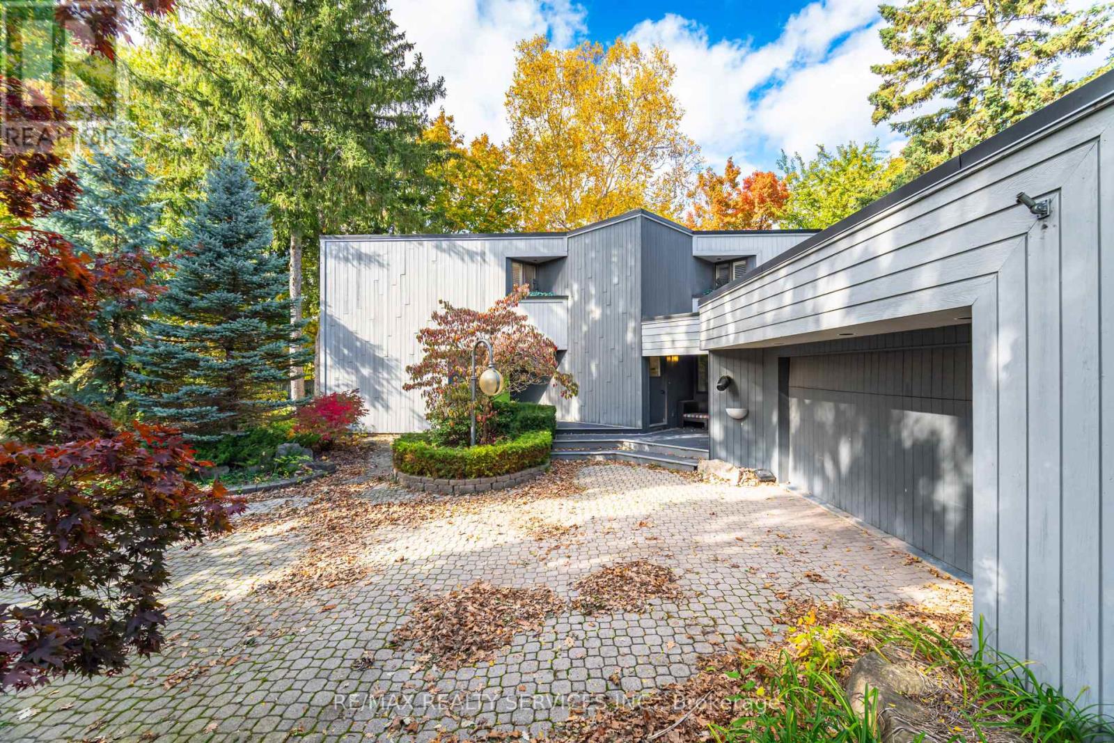 4296 Village Park Drive, Lincoln, Ontario  L3J 0J1 - Photo 3 - X12484649