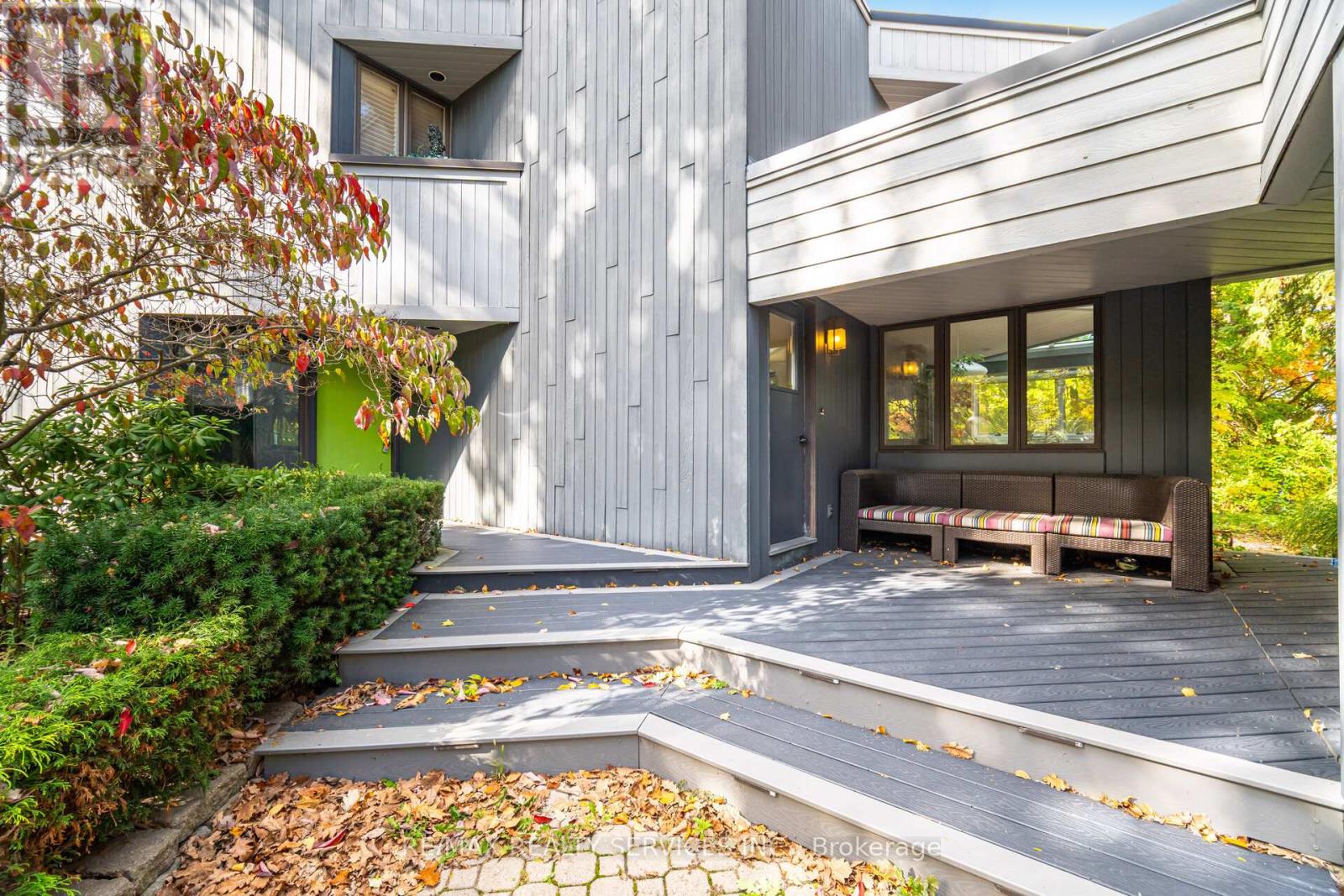 4296 Village Park Drive, Lincoln, Ontario  L3J 0J1 - Photo 4 - X12484649