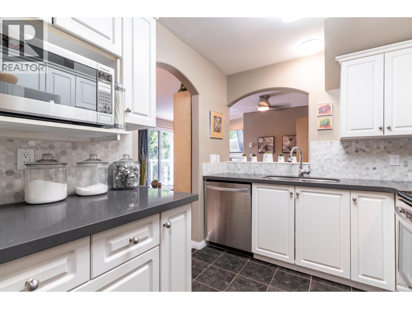 301 3128 Flint Street, Port Coquitlam, British Columbia  V3B 4J1 - Photo 9 - R3043522