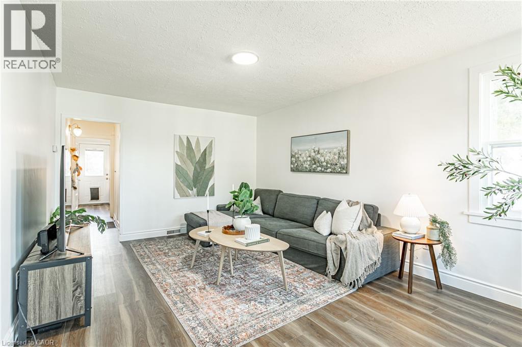 27 Centre Street, Woodstock, Ontario  N4S 3X6 - Photo 5 - 40778846