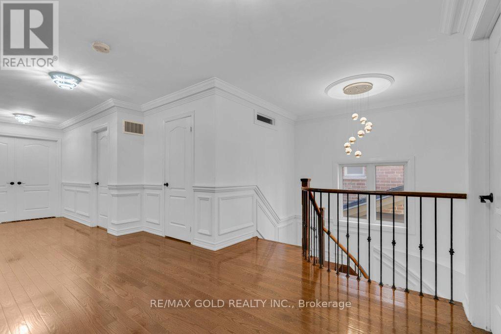 7 Newington Crescent, Brampton, Ontario  L6P 3G3 - Photo 21 - W12422436