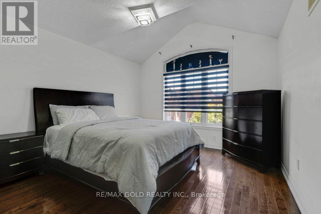 7 Newington Crescent, Brampton, Ontario  L6P 3G3 - Photo 33 - W12422436