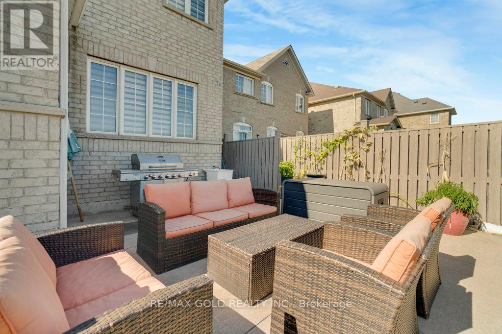 7 Newington Crescent, Brampton, Ontario  L6P 3G3 - Photo 46 - W12422436