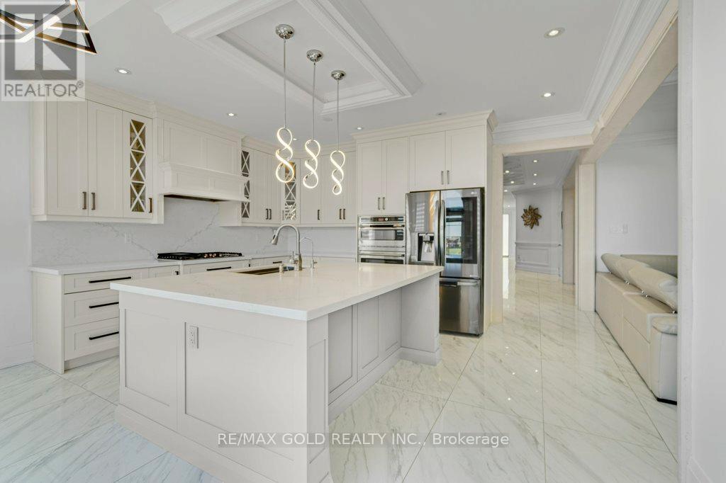 7 Newington Crescent, Brampton, Ontario  L6P 3G3 - Photo 15 - W12422436